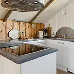 Bernadine - 400m From The Sea By Interhome Nyaraló