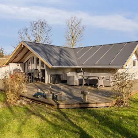 Bernadine - 400m From The Sea By Interhome Semesterbostad *